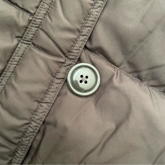 J. Crew Women’s Puffer Vest Jacket | Size Medium - Picture 4 of 6